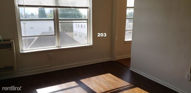 Building Photo - 2268 W 14th St