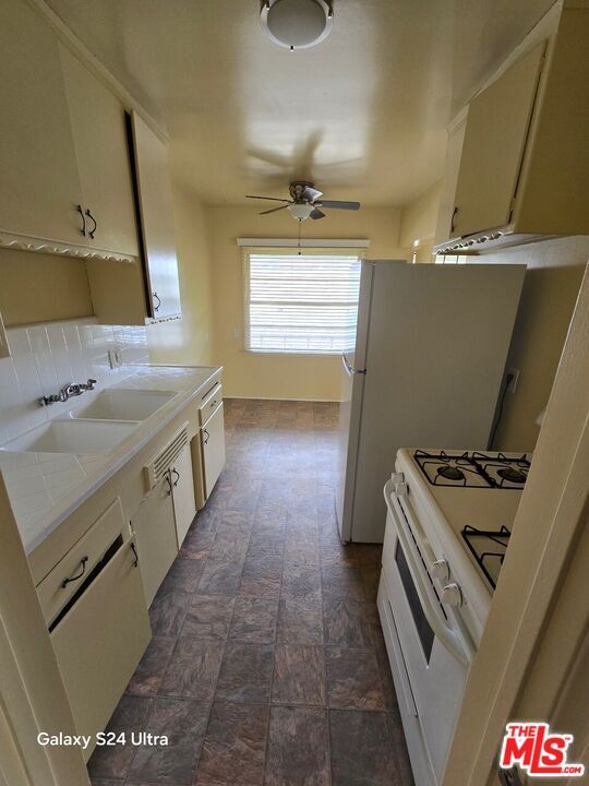 Foto del edificio - 3625 S Victoria Ave