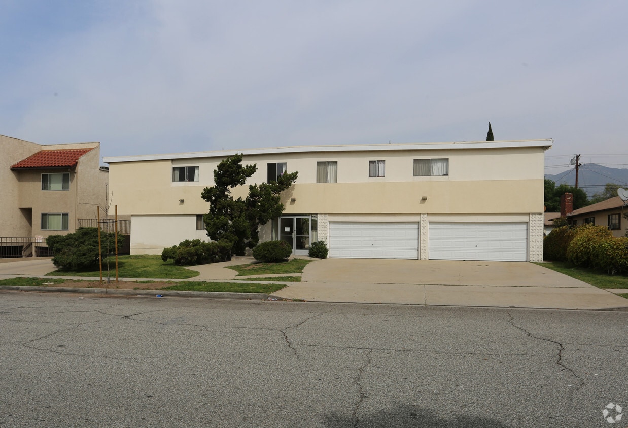 Building Photo - 657 Milford St