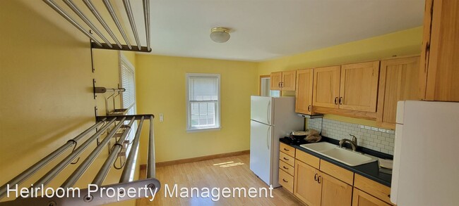 Building Photo - 2 br, 1 bath House - 718 E Skyline Parkway