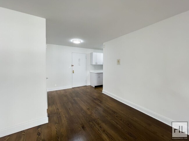 Building Photo - East 89 Street