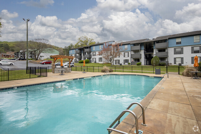 Building Photo - Crestwood Green Apartments