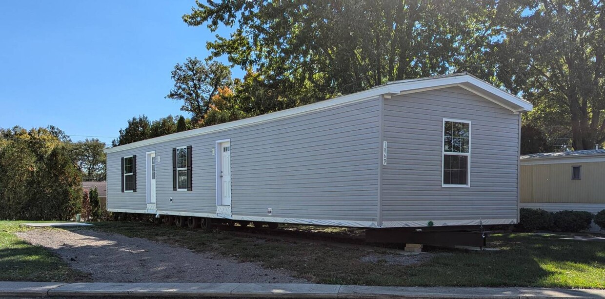 Primary Photo - 1413 Eastshore Dr