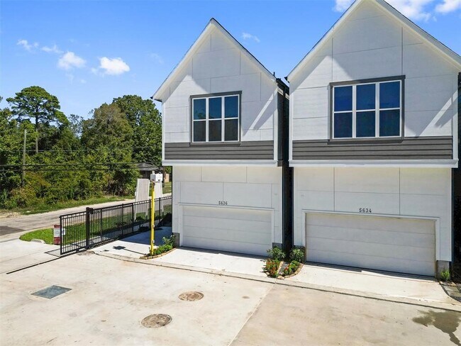 Building Photo - 5634 Azores Ln