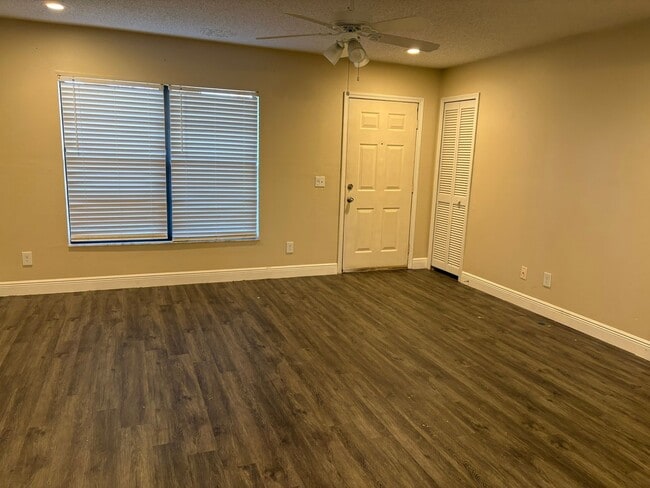 Building Photo - 2 Bedroom 2 Bathroom in St Cloud