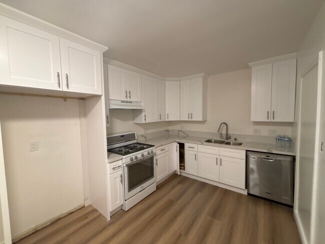 Kitchen - 11420 Mina Ave
