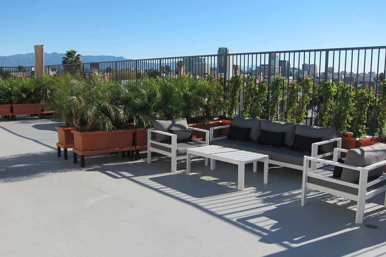 Windsor Square Villas Apartments in Los Angeles, CA Westside Rentals