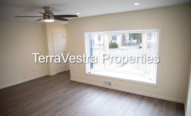Building Photo - Single Family in Brooklawn!