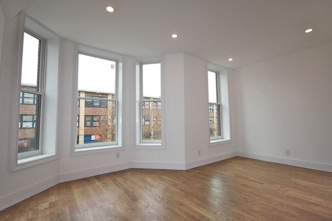 Building Photo - 259 Hart St