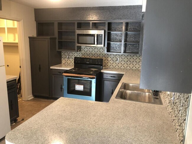 Foto del edificio - 6112 S Lakewood Ave