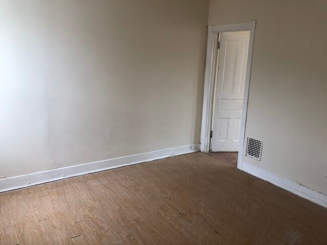 Building Photo - 3715 N Darien St