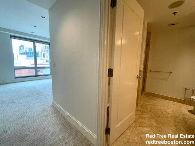 Building Photo - 1 Charles St S