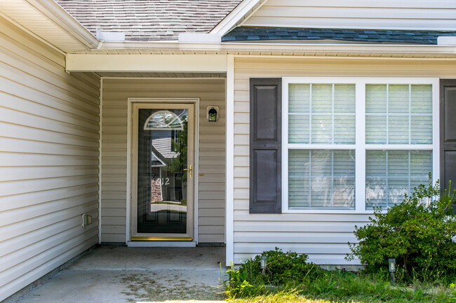 Building Photo - 612 Fountain Brook Ln