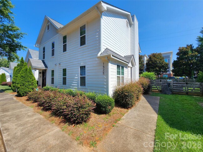 Foto del edificio - 1525 Briar Creek Rd