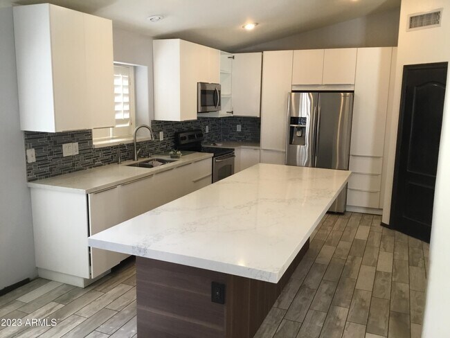 Building Photo - 2343 E Kesler Ln