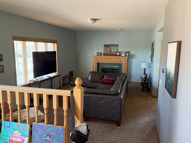 Building Photo - Single Family 3-bedroom 3 Bath Home