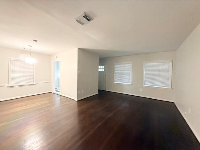 Building Photo - 4010 Yupon St