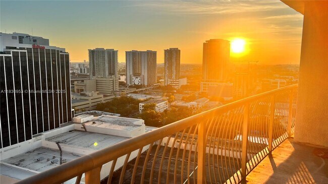 Foto del edificio - 1750 N Bayshore Dr