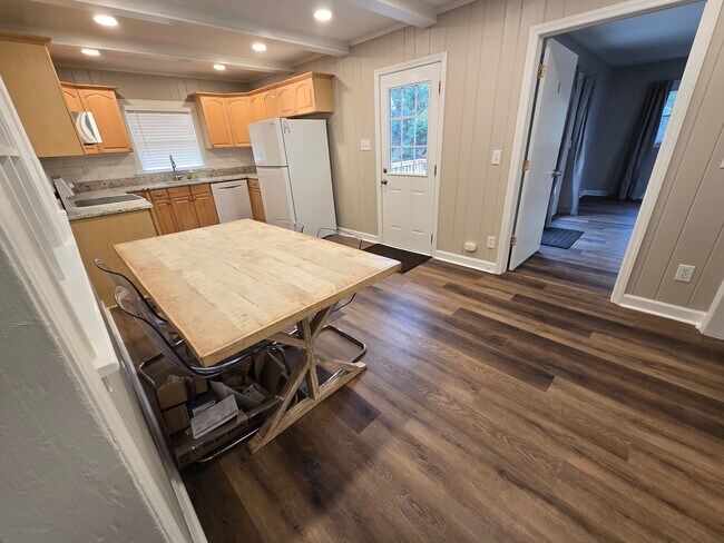 Foto del edificio - Room in Single Family Home on Lucky Ct