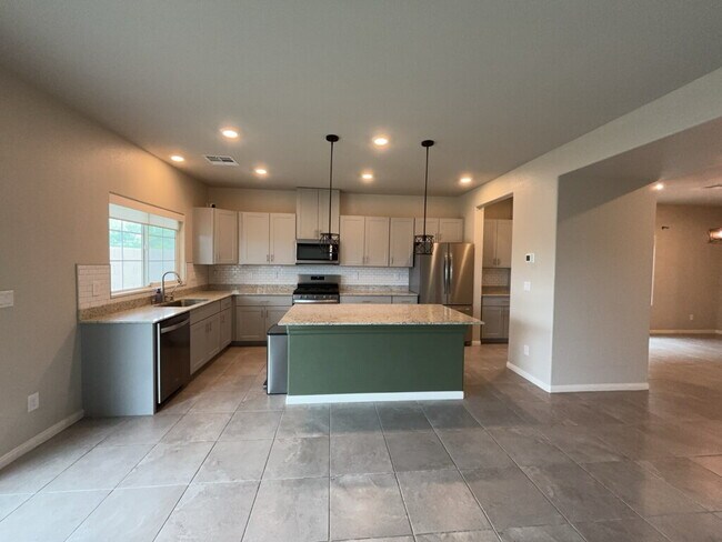 Foto del edificio - Gorgeous 5 Bedroom home!