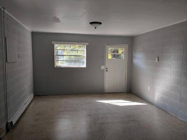 Foto del edificio - 218 Hicks Rd