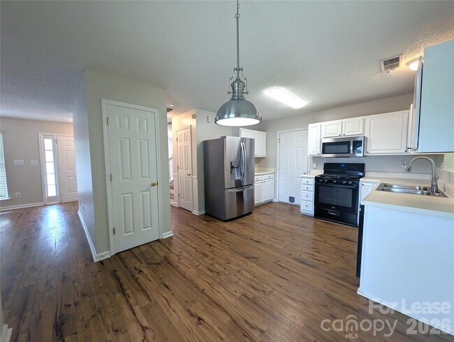 Foto del edificio - 7603 Lullwater Cove