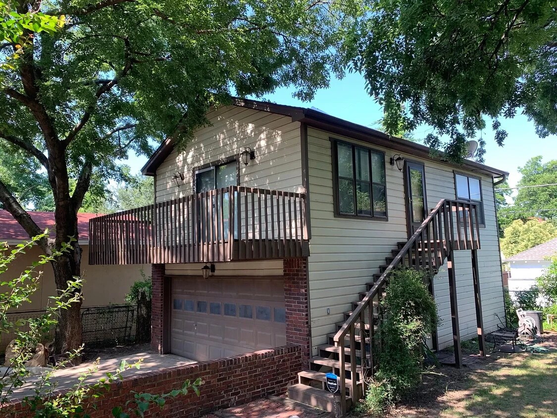 Foto principal - 3112 Odessa Ave