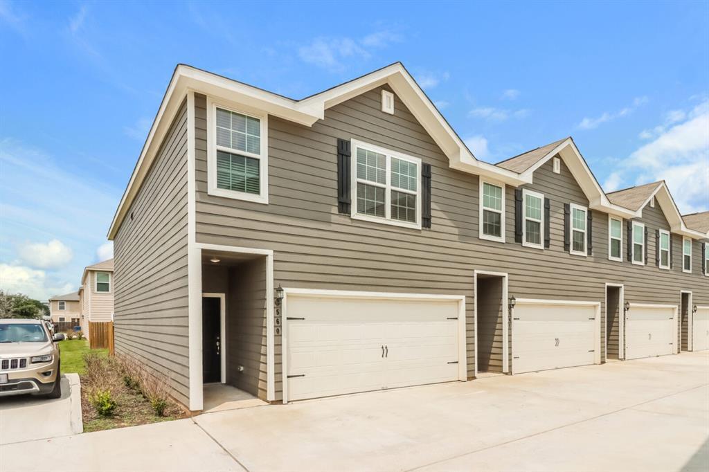 560 Solomon Ln, Brookshire, TX 77423 Condo for Rent in Brookshire, TX