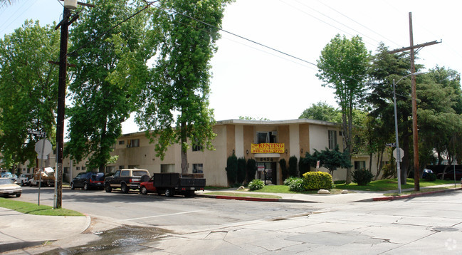 Primary Photo - 8456 Columbus Ave