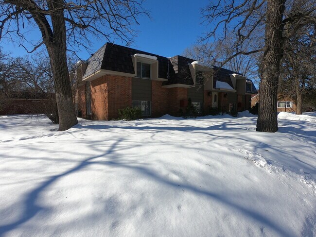 Building Photo - 1015 9th Ave N