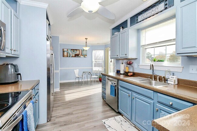 Foto del edificio - 5901 Barefoot Ln