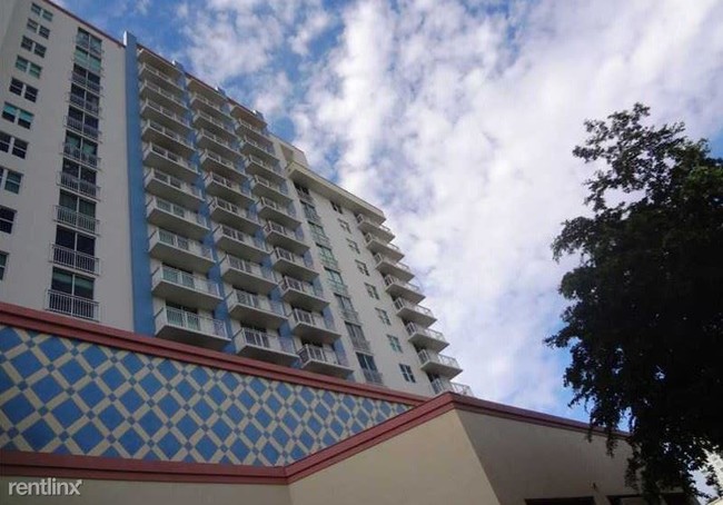 Foto del edificio - 3000 Coral Way
