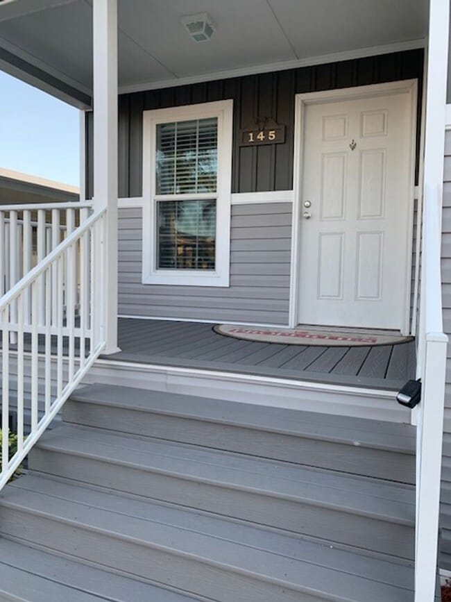 Building Photo - ***NAPLES ESTATES COMMUNITY***FURNISHED RE...