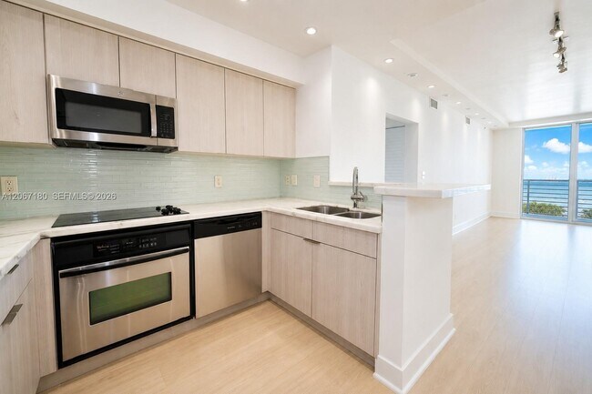 Building Photo - 325 S Biscayne Blvd