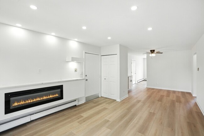 Foto del edificio - 8310 Woodland Dr
