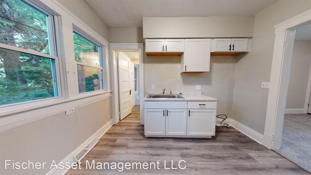 Primary Photo - 2 br, 1 bath Apartment - 3205 Denison Ave....
