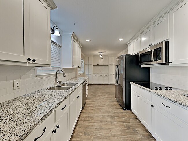 Foto del edificio - 8025 Westvale Dr