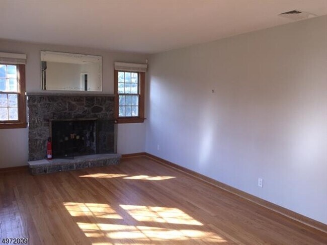 Building Photo - 20-22 Pine Tree Ln