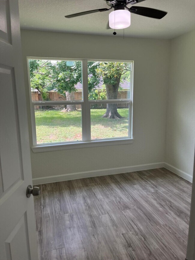 Foto del edificio - 1310 Canterview Dr