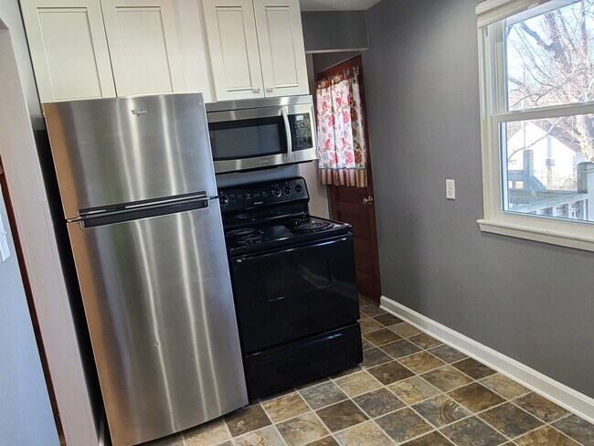 Cocina - 38 E Lincoln Ave