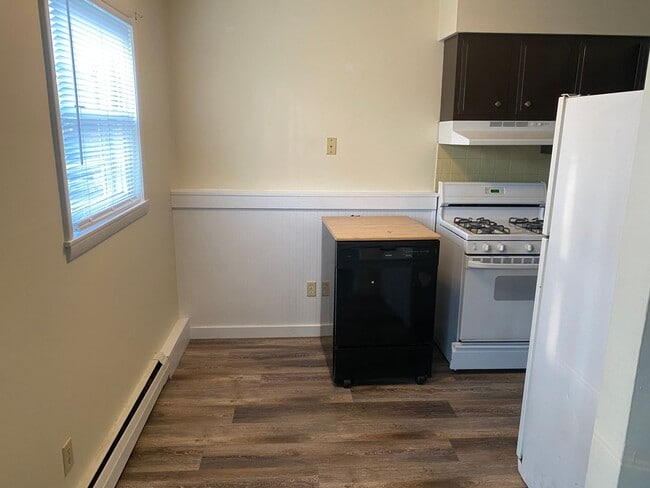 Building Photo - 102 College Park Ct