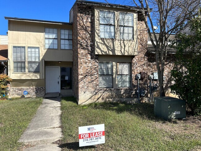 Foto del edificio - APPLICATION RECEIVED - AVAILABLE NOW! 2- S...