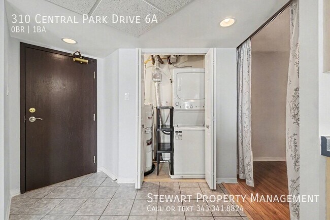 Building Photo - 310 Central Park Dr