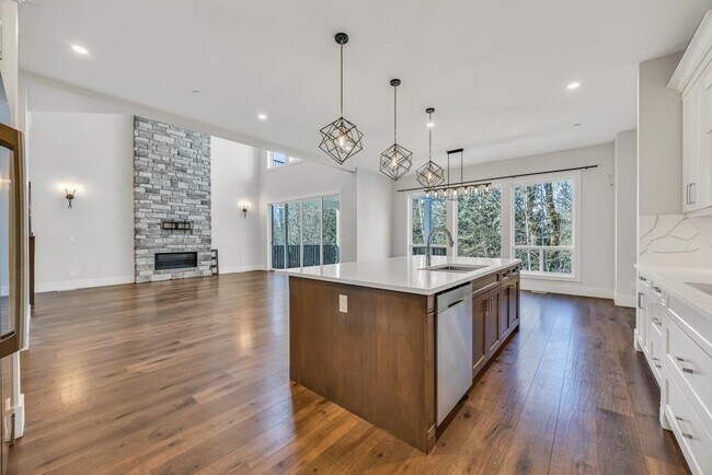 Photo du bâtiment - 4399 Emily Carr Pl