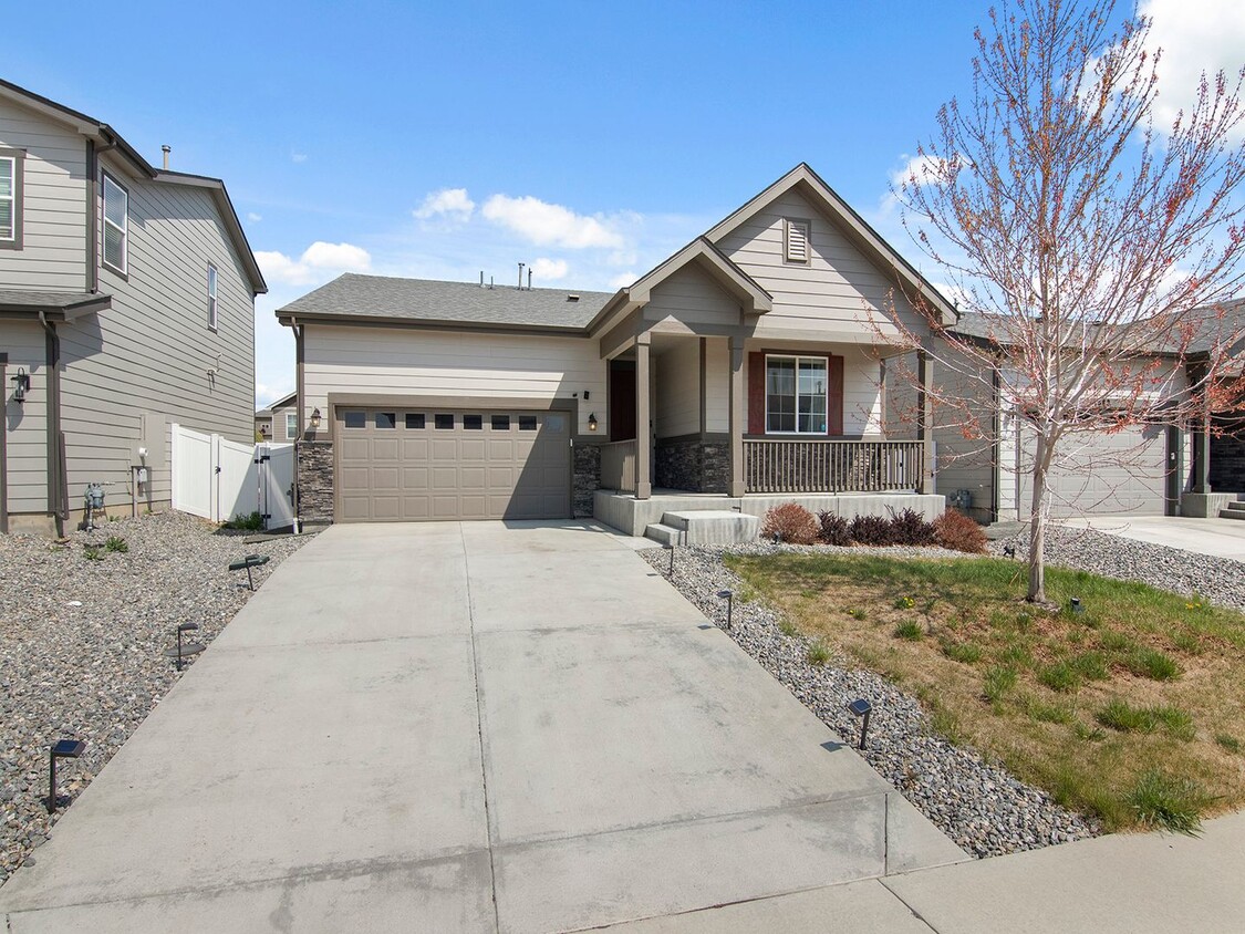 Foto principal - Modern Home With Great Amenities Available...