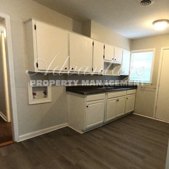 Building Photo - Come see this 3 BR Duplex For Rent -Summer...