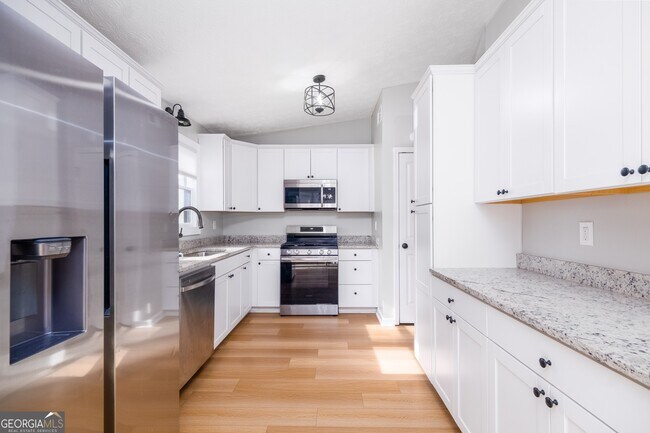 Building Photo - 2428 Justin Dr SW
