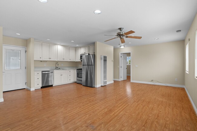 Building Photo - 2884 La Salle Ave