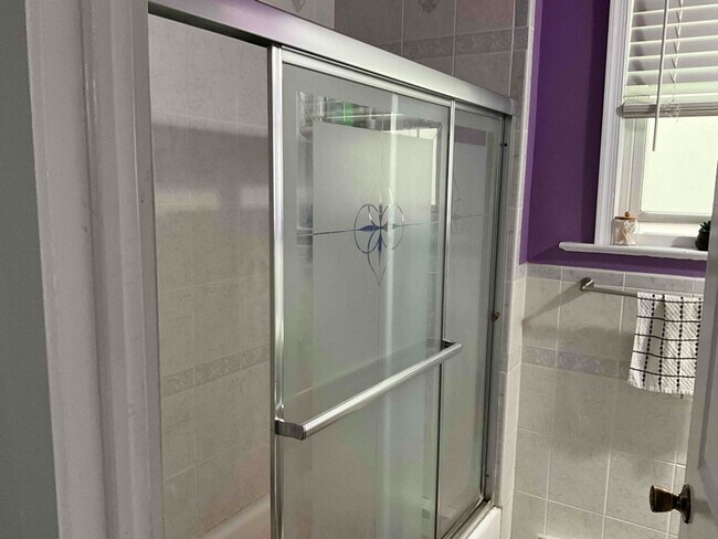 Foto del edificio - 619 Centre St