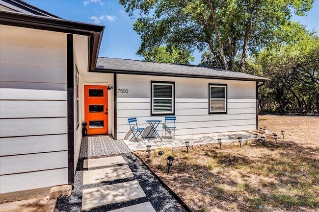 Foto del edificio - 7500 Bloomfield Dr